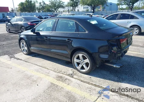 2017 Audi A3 2.0T Premium z USA, uszkodzony, nr VIN WAUAUGFF6H1044312